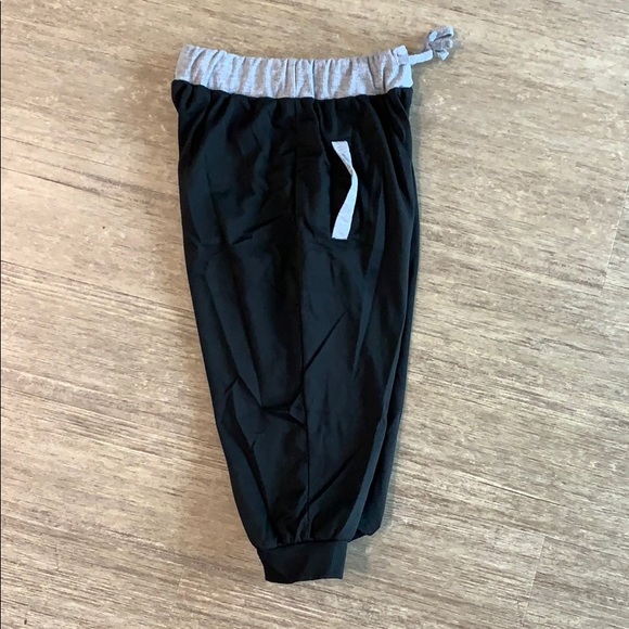 Black Cropped Joggers - Picture 3 of 3